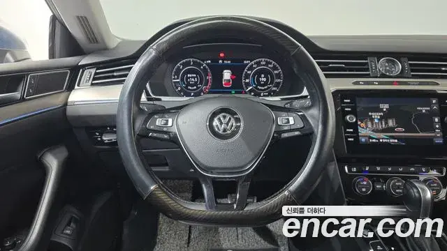 Volkswagen Arteon 2019 — ფოტო 18/31