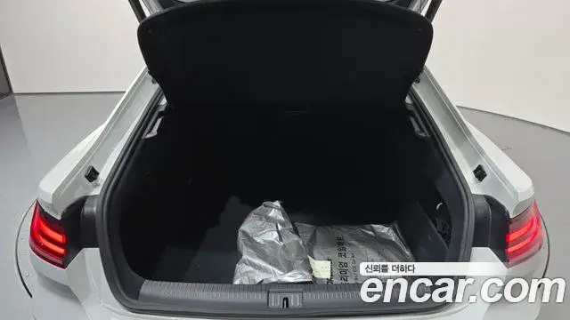 Volkswagen Arteon 2019 — ფოტო 19/31