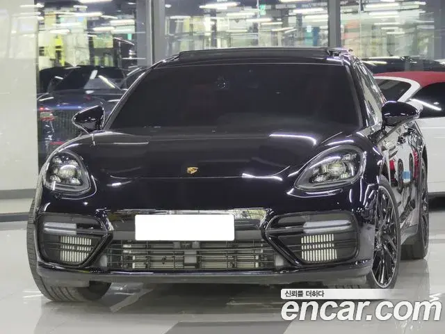 Porsche Panamera 2019 — Фото 1/19