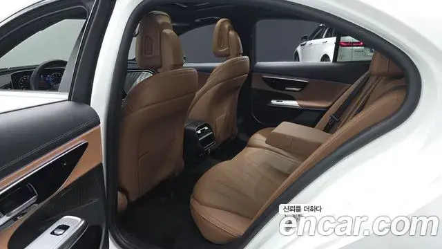 Mercedes-Benz E-Class 2024 — Фото 11/20