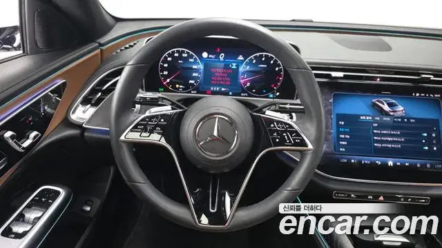 Mercedes-Benz E-Class 2024 — Фото 14/20
