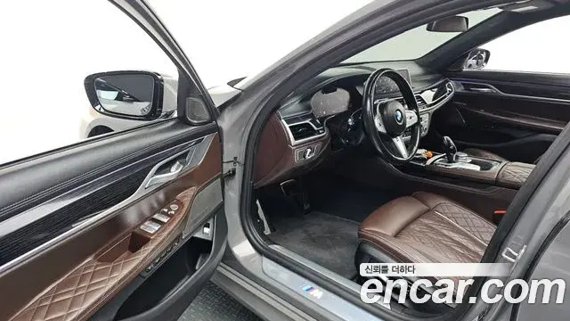 BMW 7 Series 2021 — Фото 10/20