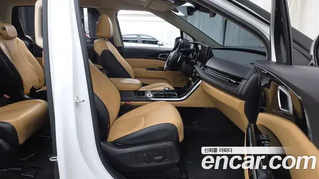 Kia Carnival 2021 — Фото 11/20