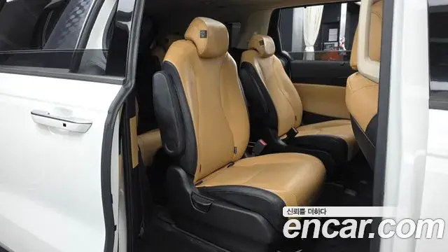 Kia Carnival 2021 — Фото 12/20