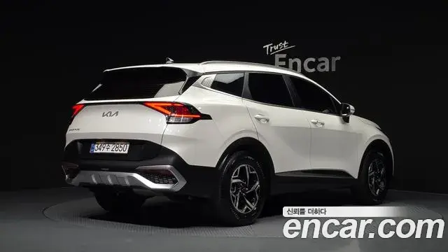 Kia Sportage 2021 — Фото 1/20