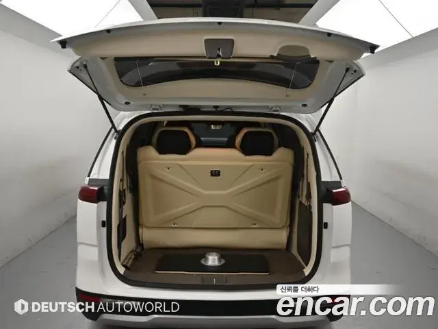 Kia Carnival 2023 — Фото 19/20