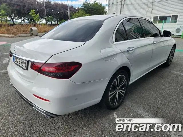 Mercedes-Benz E-Class 2021 — Фото 3/18