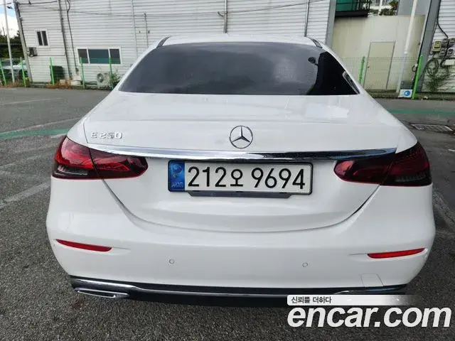 Mercedes-Benz E-Class 2021 — Фото 5/18