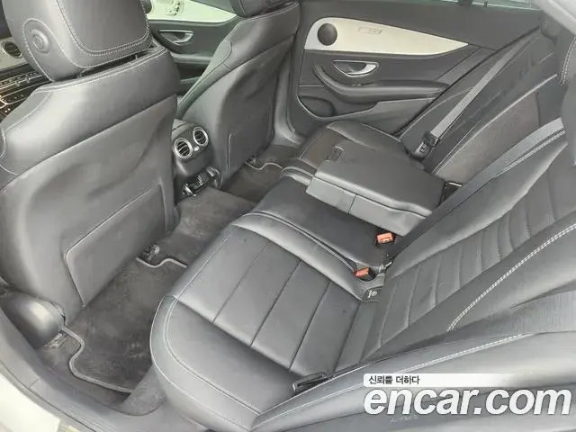 Mercedes-Benz E-Class 2021 — Фото 9/18