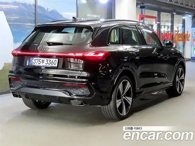 Audi Q5 2025 — Фото 3/20