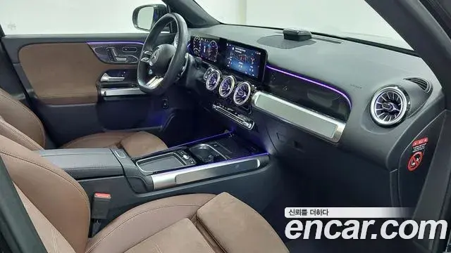 Mercedes-Benz GLB-Class 2025 — Фото 8/17