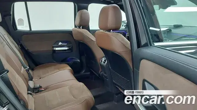 Mercedes-Benz GLB-Class 2025 — Фото 9/17