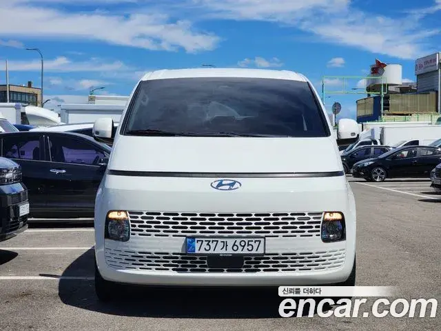 Hyundai Staria 2023 — Фото 2/18