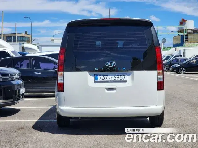 Hyundai Staria 2023 — Фото 3/18
