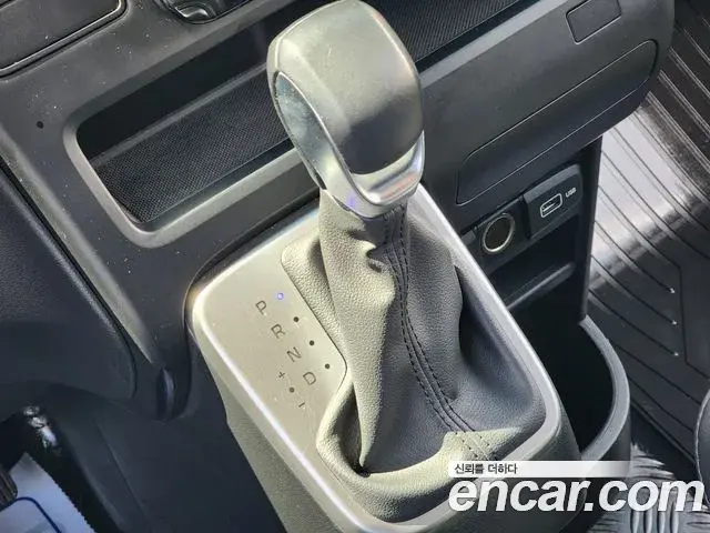 Hyundai Staria 2023 — Фото 12/18