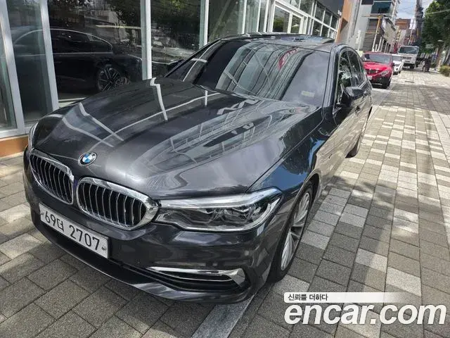 BMW 5 Series 2018 — Фото 1/17