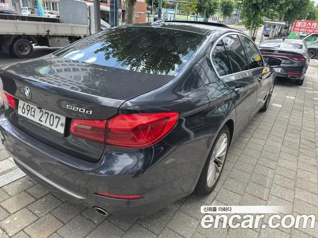 BMW 5 Series 2018 — Фото 2/17