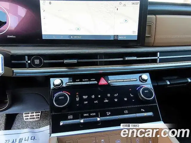 Hyundai Santa Fe 2024 — Фото 15/20
