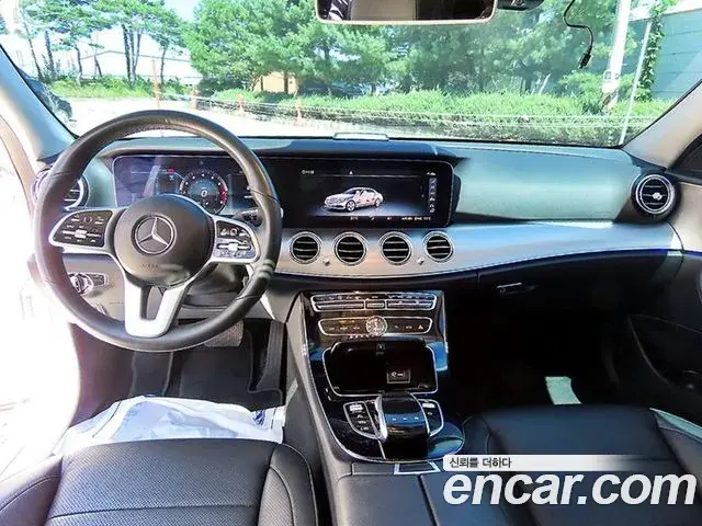 Mercedes-Benz E-Class 2020 — Фото 10/20