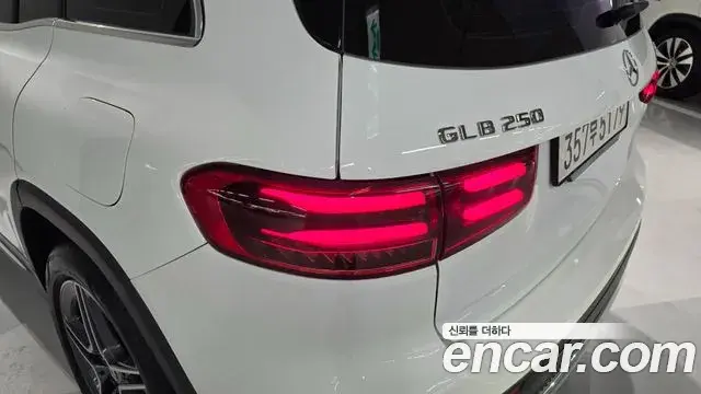 Mercedes-Benz GLB-Class 2026 — Фото 13/20