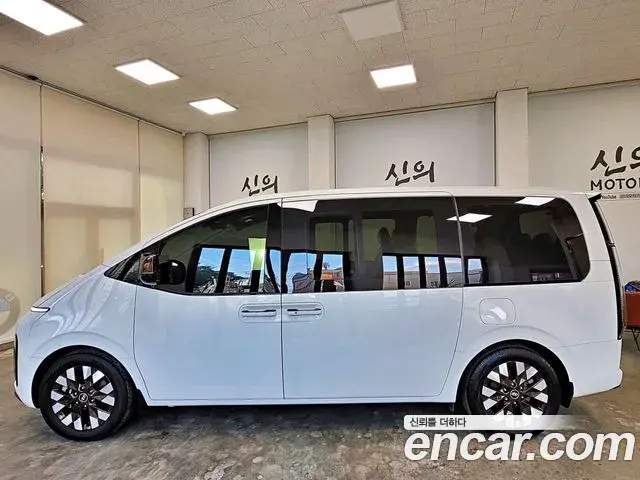 Hyundai Staria 2022 — Фото 5/20