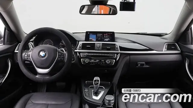 BMW 4 Series 2019 — Фото 12/20
