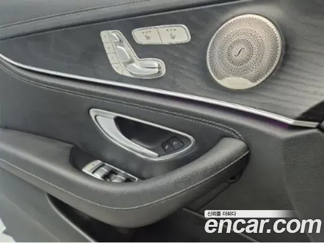 Mercedes-Benz E-Class 2023 — Фото 15/20