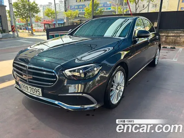 Mercedes-Benz E-Class 2023 — Фото 20/20