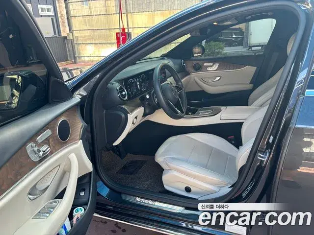 Mercedes-Benz E-Class 2023 — Фото 9/20