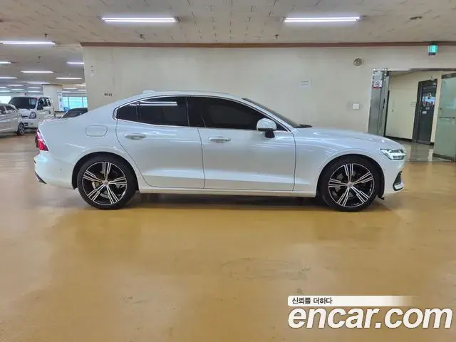 Volvo S60 2021 — Şəkil 1/18