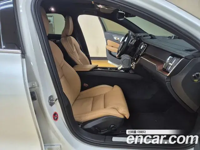 Volvo S60 2021 — Şəkil 7/18