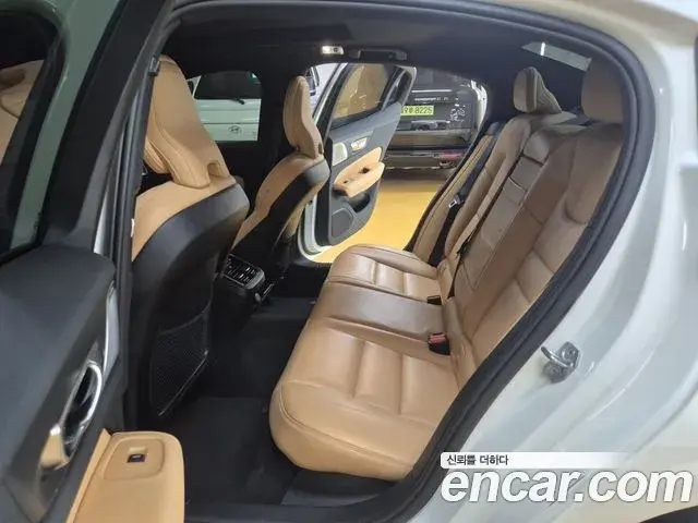 Volvo S60 2021 — Şəkil 8/18