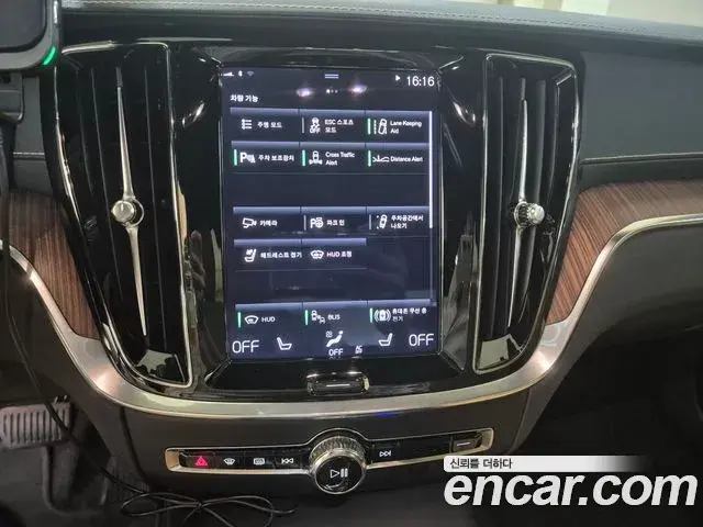 Volvo S60 2021 — Şəkil 16/18