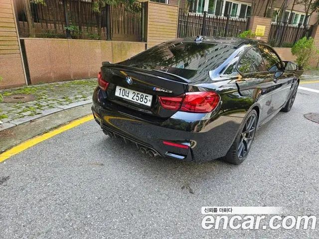 BMW M4 2018 — Фото 9/20