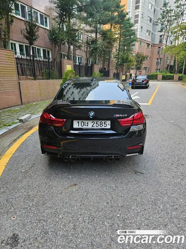 BMW M4 2018 — Фото 11/20