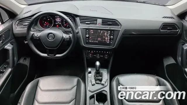 Volkswagen Tiguan 2020 — Photo 17/31