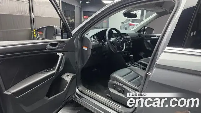 Volkswagen Tiguan 2020 — Photo 1/31