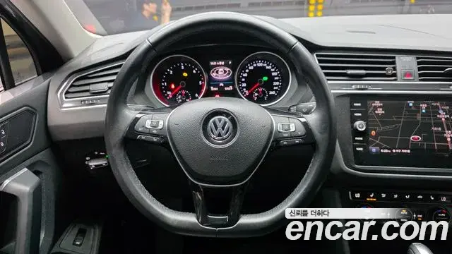 Volkswagen Tiguan 2020 — Photo 23/31