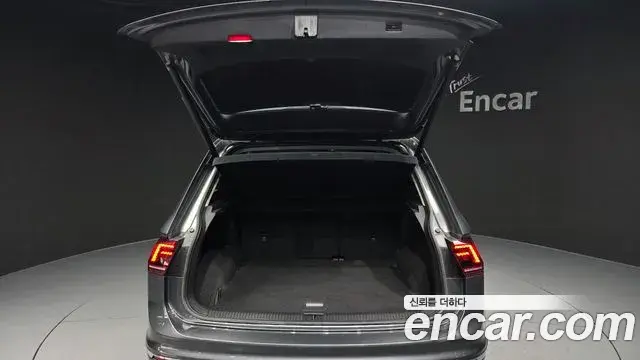 Volkswagen Tiguan 2020 — Photo 24/31