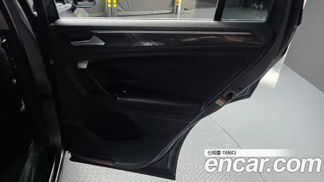 Volkswagen Tiguan 2020 — Photo 6/31
