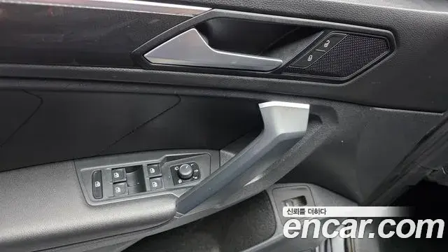 Volkswagen Tiguan 2020 — Photo 31/31