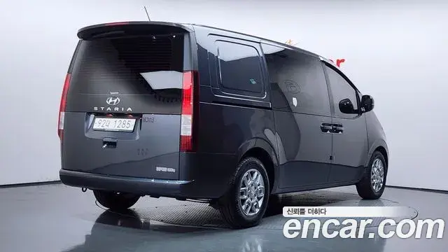Hyundai Staria 2021 — Фото 2/20