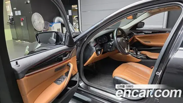 BMW 5 Series 2019 — Фото 10/20