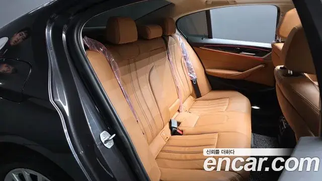 BMW 5 Series 2019 — Фото 11/20