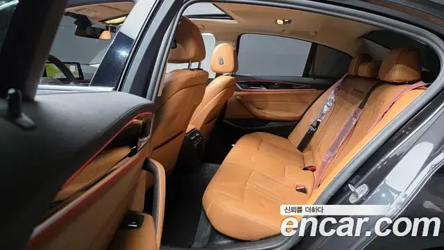 BMW 5 Series 2019 — Фото 12/20