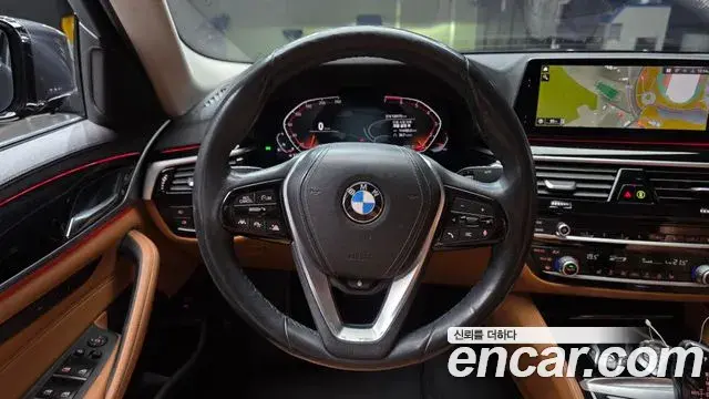 BMW 5 Series 2019 — Фото 13/20