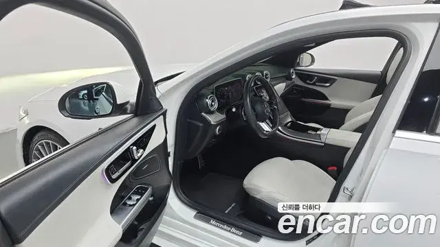 Mercedes-Benz C-Class 2023 — Фото 10/20