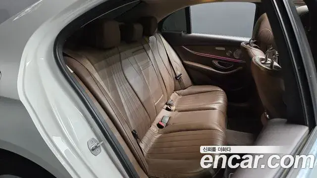 Mercedes-Benz E-Class 2018 — Фото 11/20