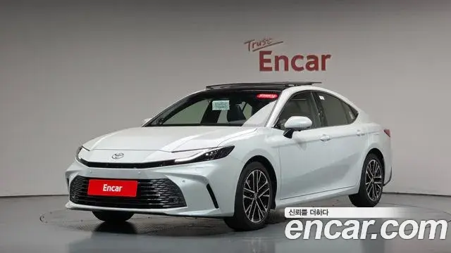 Toyota Camry 2026 — Photo 2/31