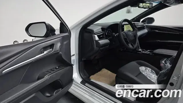 Toyota Camry 2026 — Photo 17/31